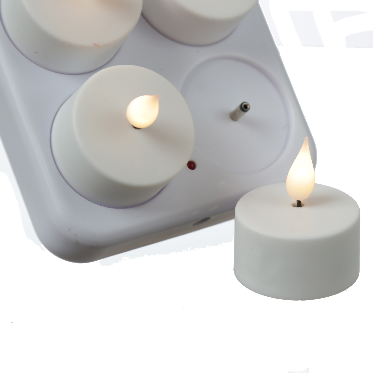 LED Teelichter - 8 wiederaufladbare LED Teelichter mit Ladestation - D: 4cm - flackernd - weiß