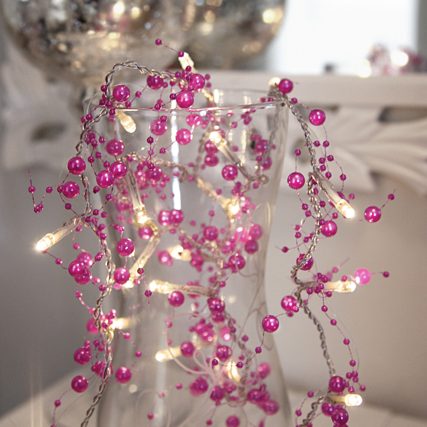 LED Lichterkette mit Perlen - 20 warmweiße LED - 1,15m - Batteriebetrieb - Timer - pink