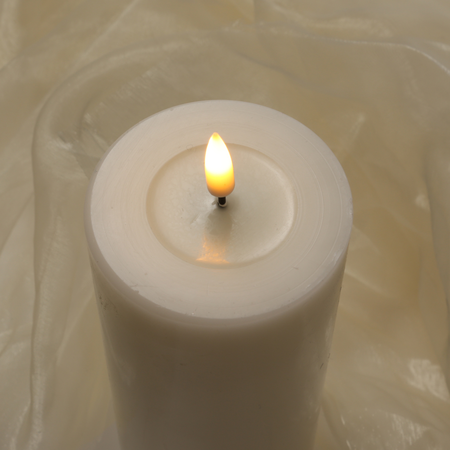 LED Stumpenkerze MIA - Echtwachs - realistische 3D Flamme - H: 20cm - Batteriebetrieb - creme