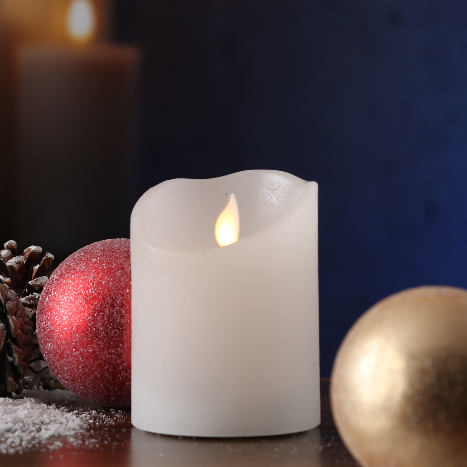 LED Kerze mit beweglicher Flamme - Rustik-Optik - Echtwachs - Timer - H: 10cm - D: 7,5cm - weiß