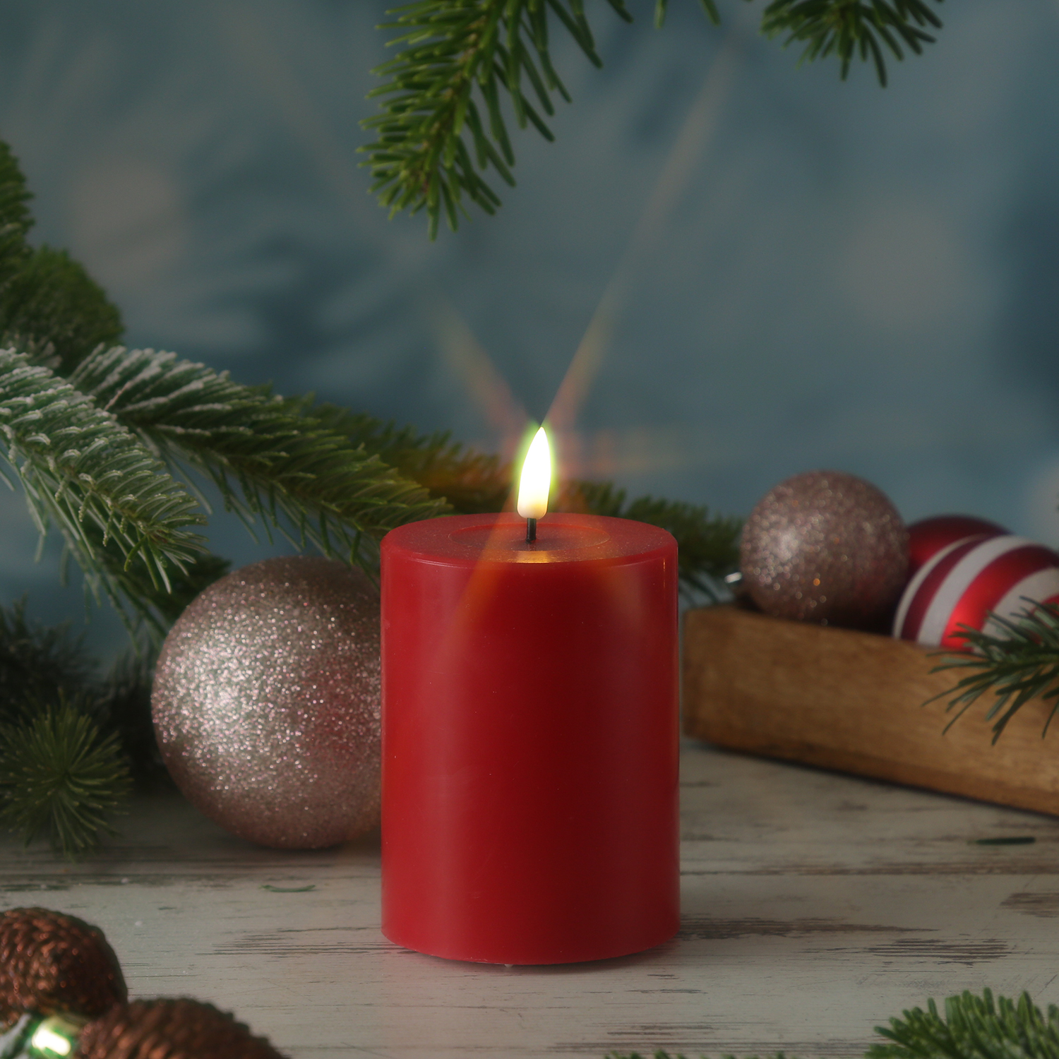 LED Stumpenkerze MIA - Echtwachs - realistische 3D Flamme - H: 10cm - D: 7,5cm - rot