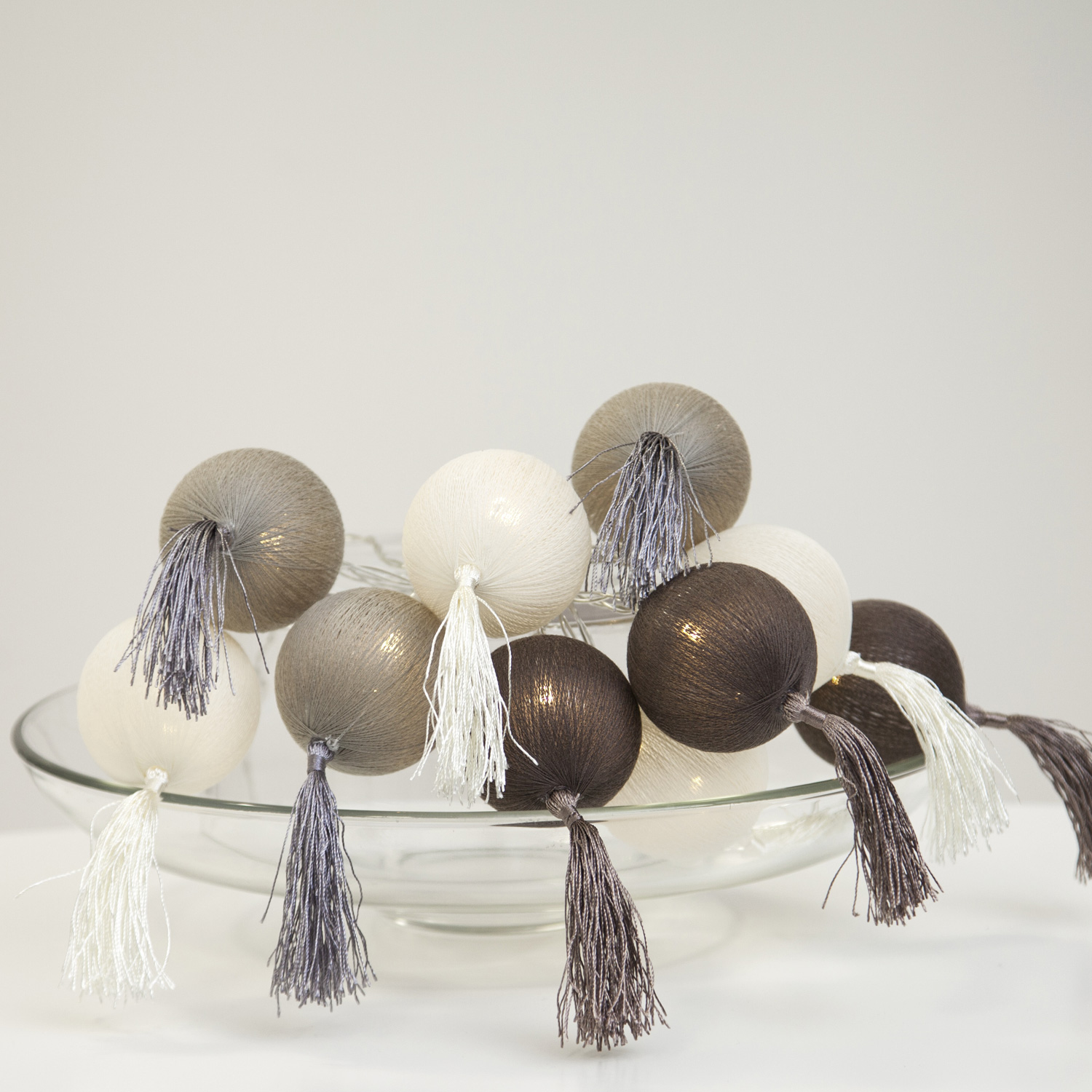 LED Ball Lichterkette "Tassel" - 10 braun/beige Bälle  - warmweiße LED - L: 1,35m - Batterie - Timer
