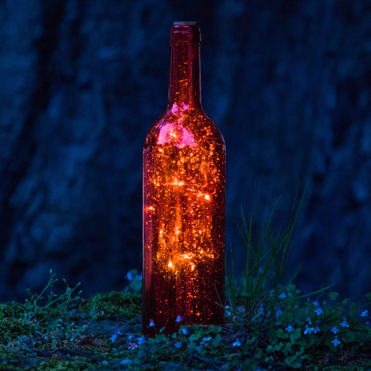LED Dekoflasche - 8 warmweiße flackernde LED - D: 7,5cm - H: 30cm - Batterie - Timer - rot metallic
