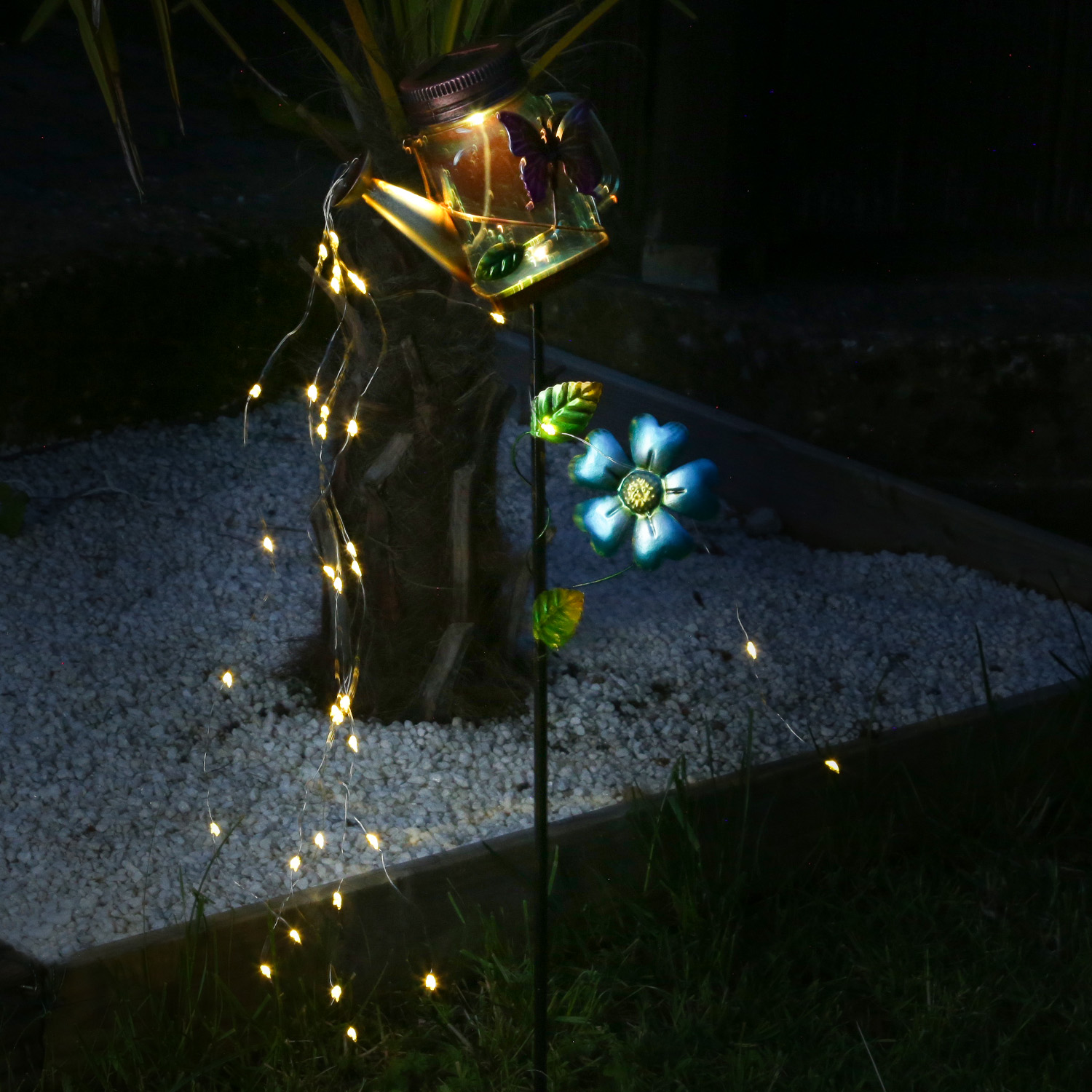 LED Solar Gießkanne mit Wasserfall Lichterkette - Solarglas mit Schmetterling - H: 80cm - Sensor