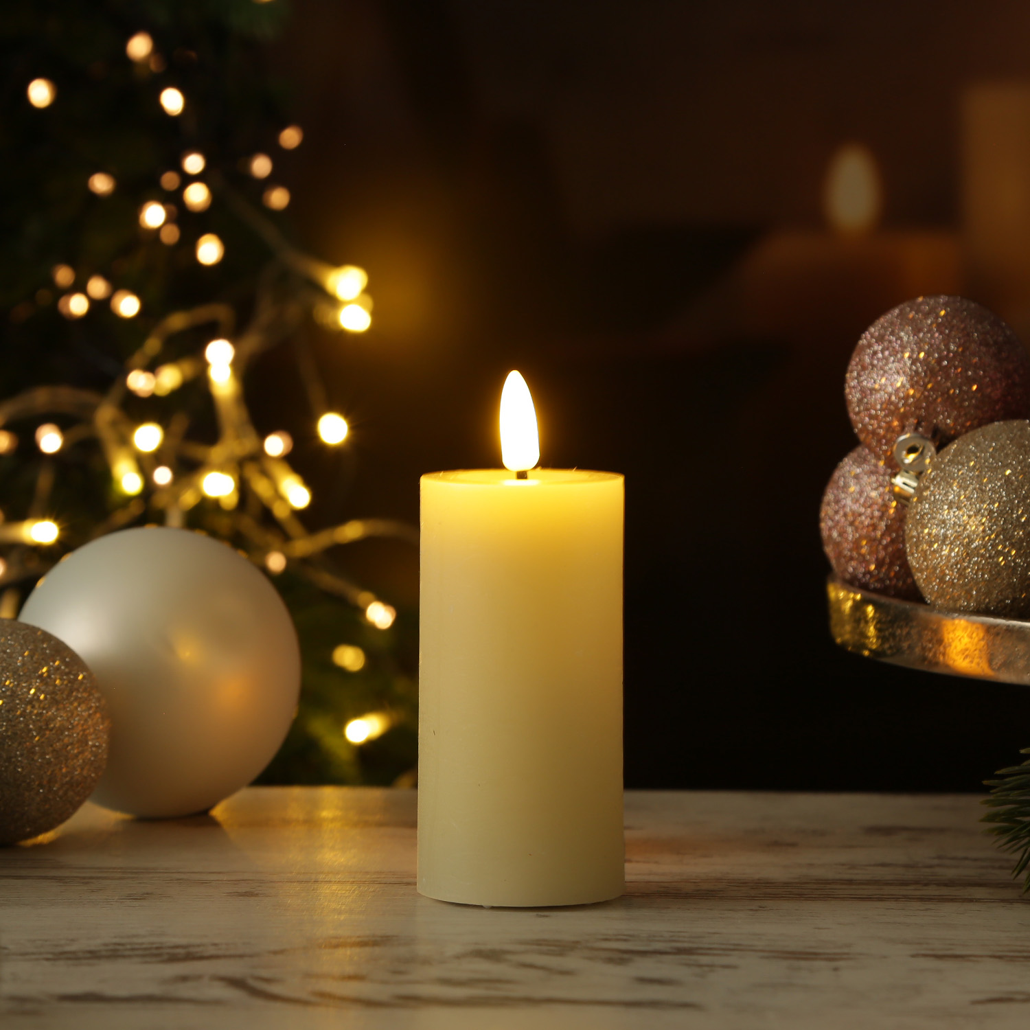 LED Kerze LINA - Rustik-Optik - Echtwachs - H: 12,5cm - D: 5cm - Batterie - Timer - creme