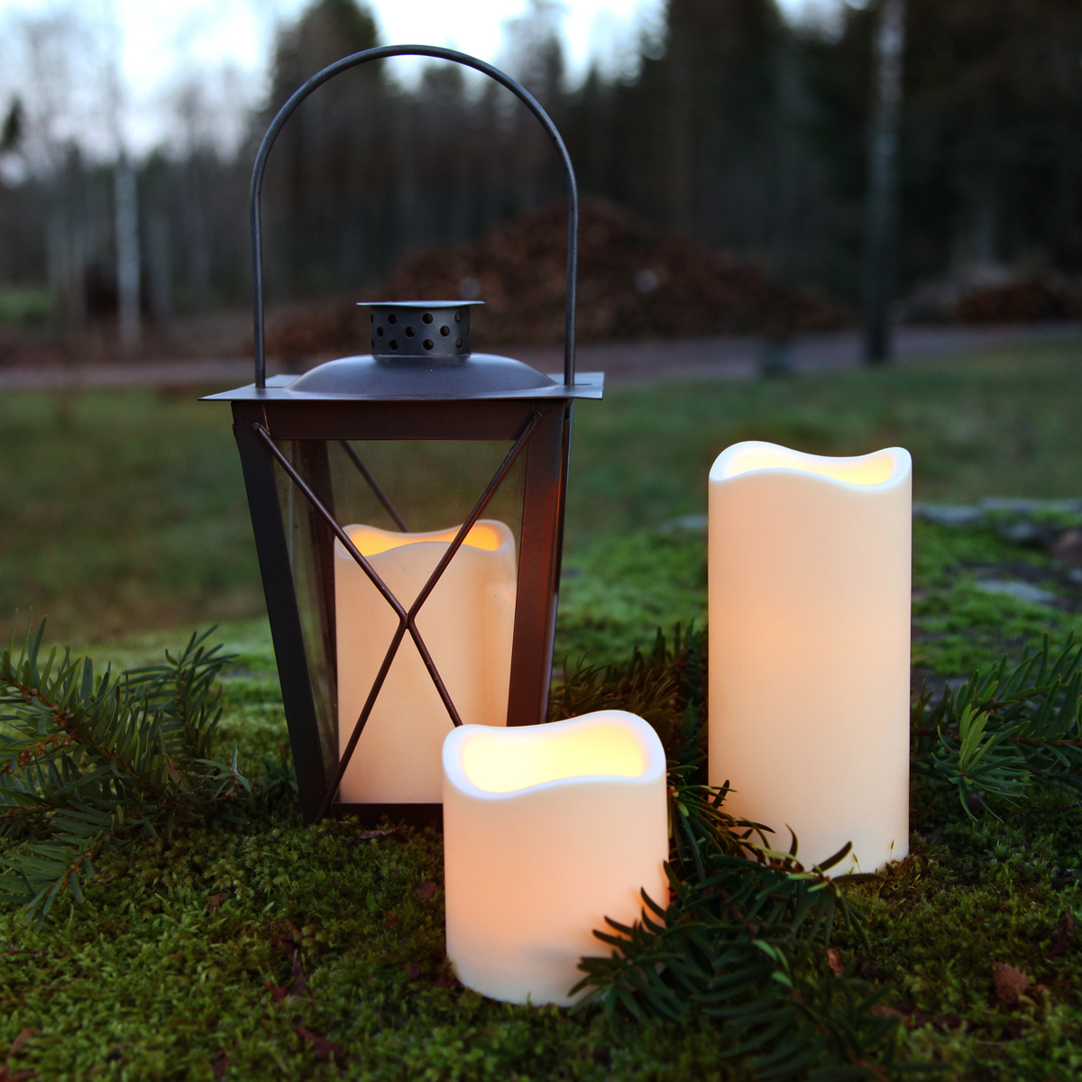 LED Kerze 3D Flamme - Kunststoff - flackernde Flamme - H: 15cm - D: 7,5cm - Timer - für Außen