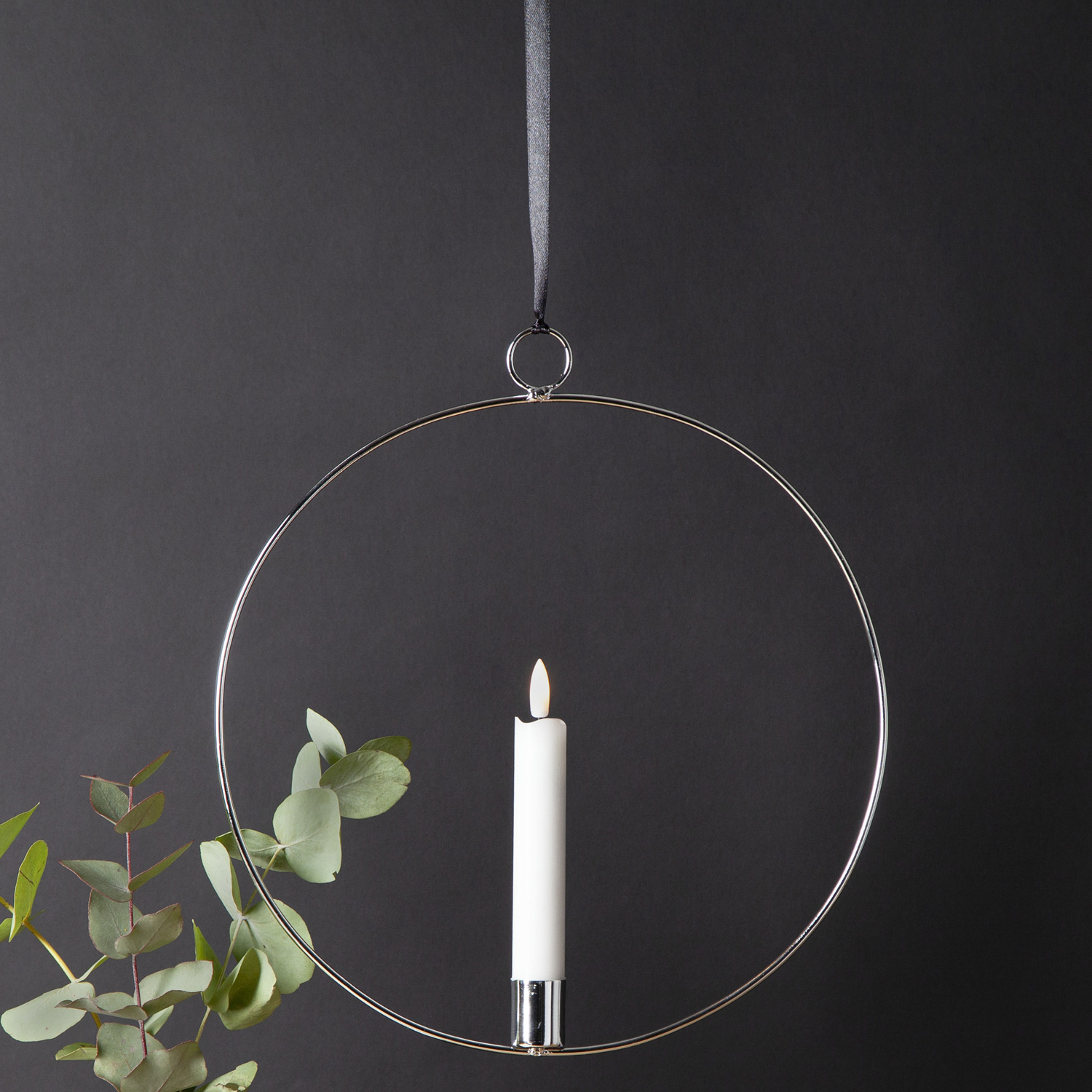 Dekoring mit LED Kerze Flamme - mit Aufhänger - D: 28,5cm - Timer - Batterie - silber Dekoring mit LED Kerze Flamme - mit Aufhänger - D: 28,5cm - Timer - Batterie - silber