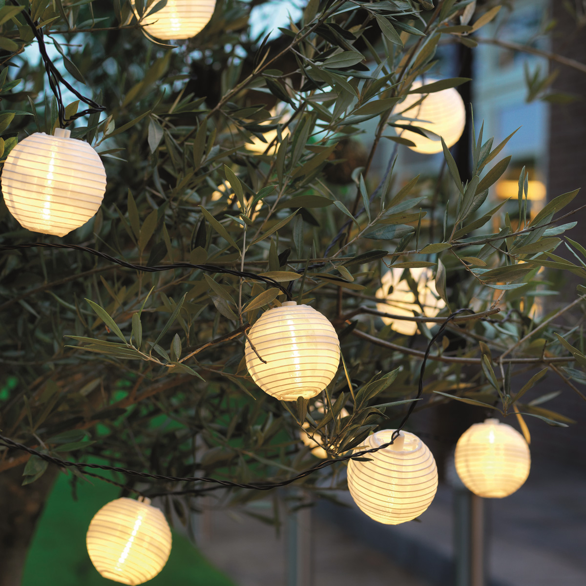 LED Solar Lichterkette LAMPION - 10 warmweiße LED - L: 4,5m - weiße Lampions