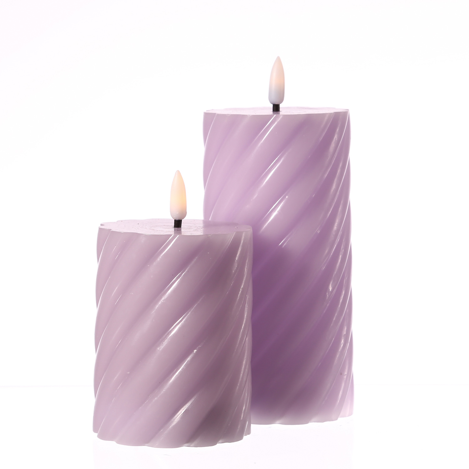LED Stumpenkerze SWIRL - Echtwachs - warmweiße 3D Flamme - H: 12,5cm - Batterie - Timer - flieder