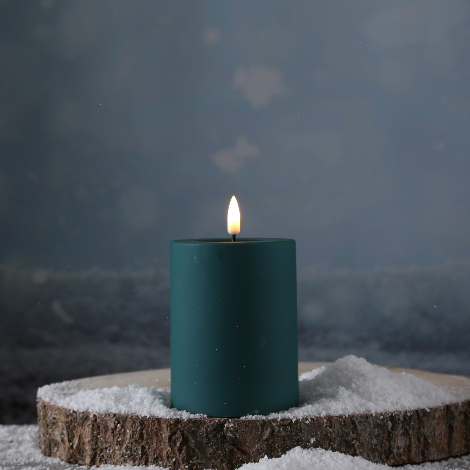 LED Stumpenkerze MIA - Kunststoff - 3D Flamme - H: 10cm - D: 7,5cm - für Außen - dunkelgrün