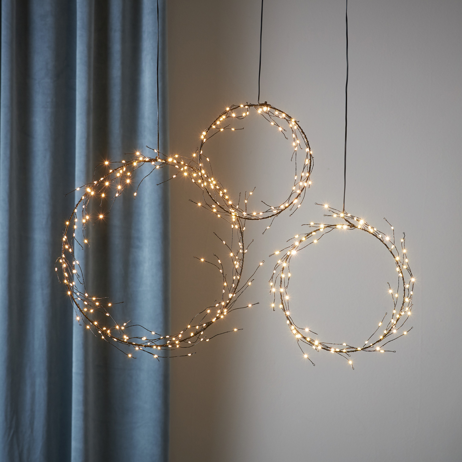 LED Kranz "Curly" - 95 warmweiße LED - D: 24cm - schwarz