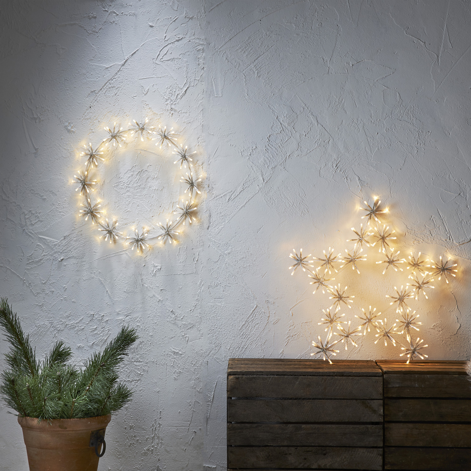 LED Kranz - Wanddeko - hängend - 120 warmweiße LED - D: 50cm - Außentrafo - weiß LED Kranz - Wanddeko - hängend - 120 warmweiße LED - D: 50cm - Außentrafo - weiß