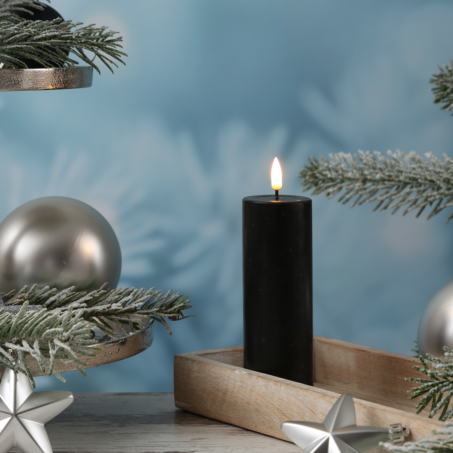 LED Stumpenkerze MIA - Echtwachs - realistische 3D Flamme - H: 15cm - D: 5cm - schwarz