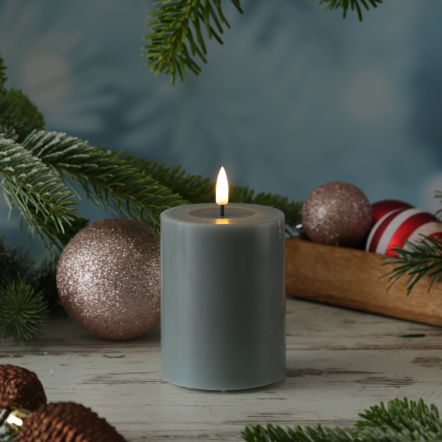 LED Stumpenkerze MIA - Echtwachs - realistische 3D Flamme - H: 10cm - Batteriebetrieb - grau