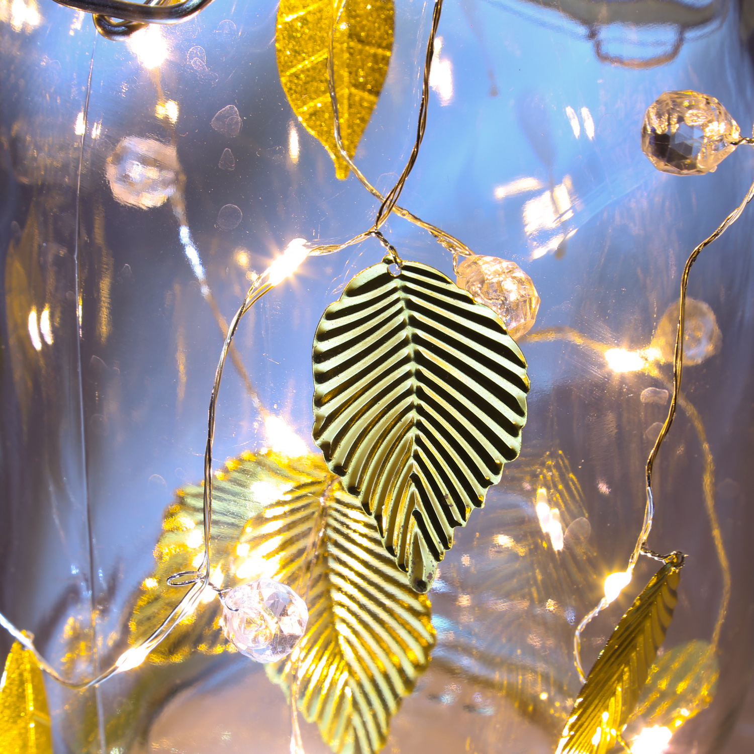 LED Drahtlichterkette mit goldenen Blättern und Perlen - 20 warmweiße LED - Batterie - L: 1,37m