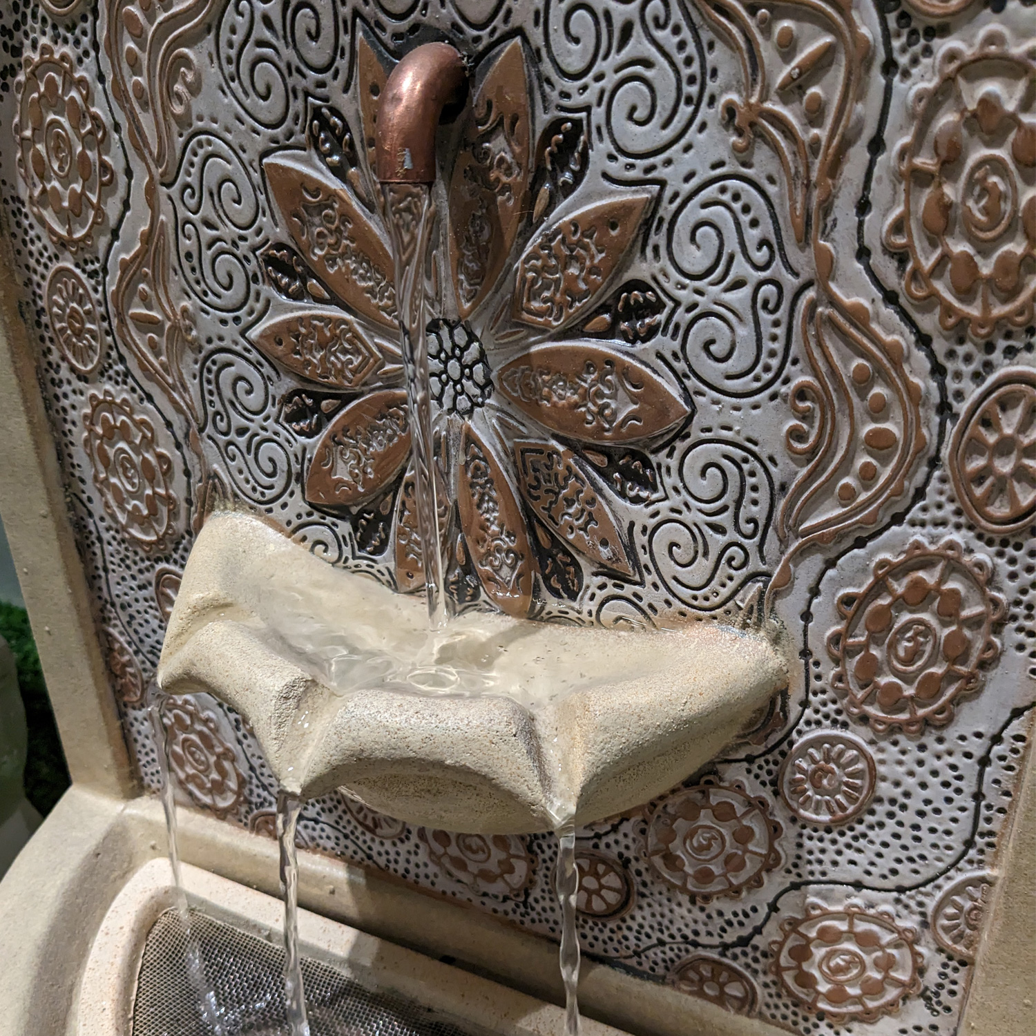 Brunnen - Wand u. Standbrunnen - rund - GRC Beton - H: 54cm - Außentrafo - natur