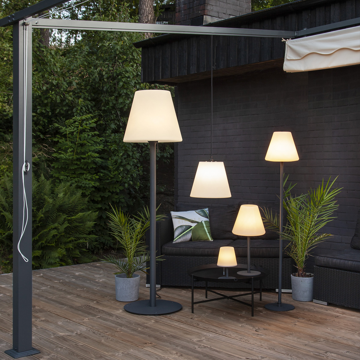 LED Garten Tischlampe - H: 26,5cm - weißer Lampenschirm, D: 16cm - Batteriebetrieb