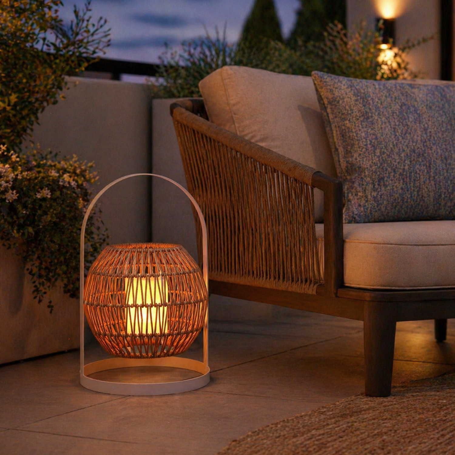 LED Solar Laterne mit LED Kerze - Korboptik - Metall - warmweiße LED - H: 37cm - weiß, braun