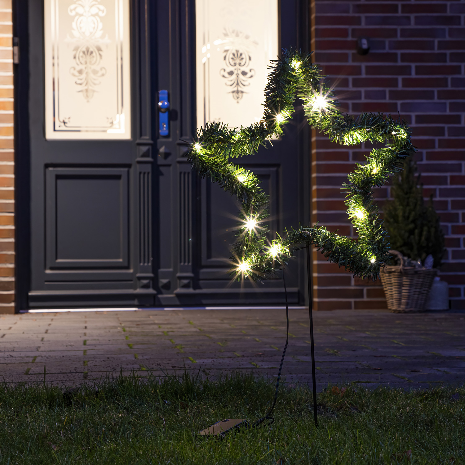 LED Gartenstecker Stern - 15 warmweiße LED - H: 70cm - Batteriebetrieb - für Außen - grün