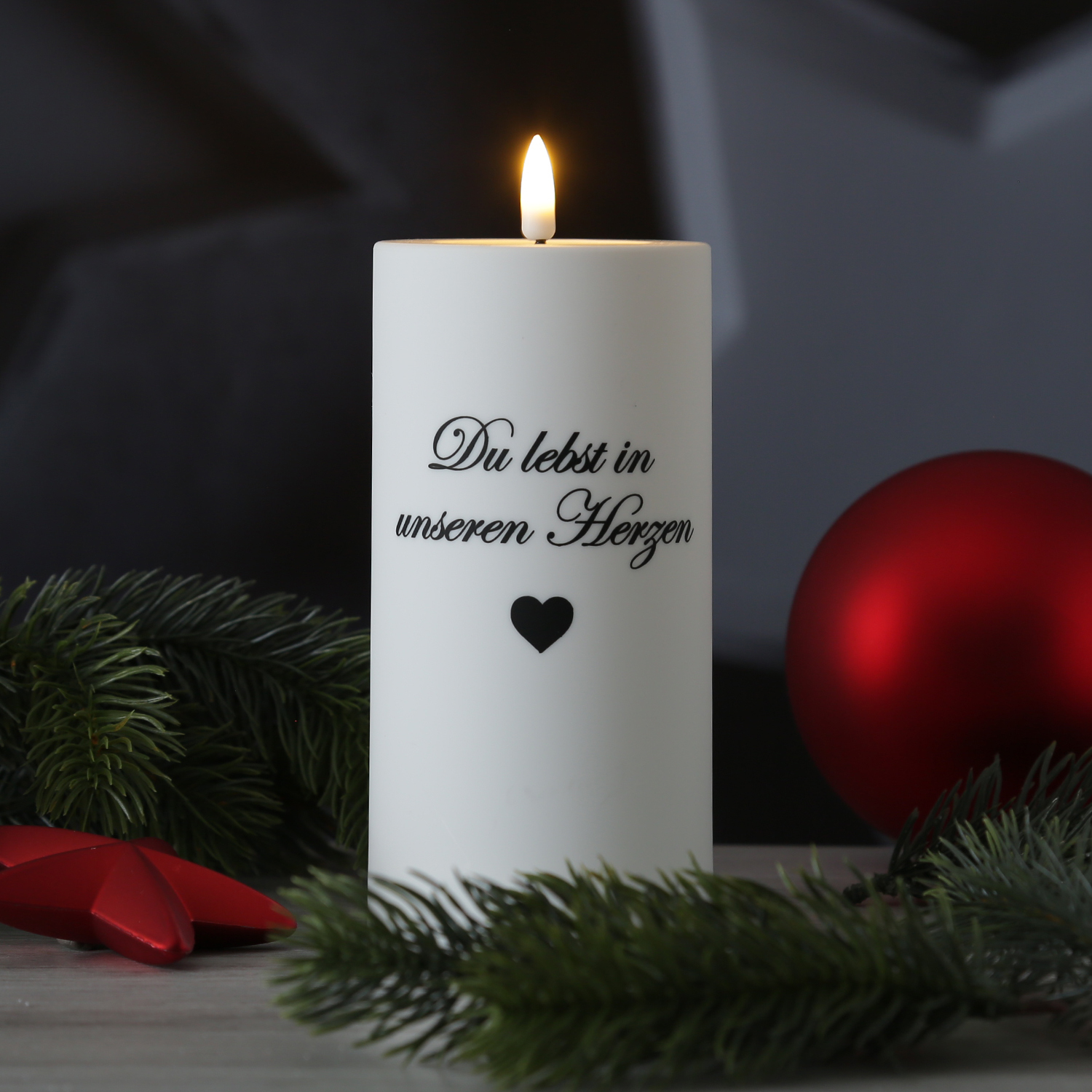 LED Grabkerze MIA - mit Schrift - Grablicht - 3D Flamme - H: 12,5cm - D: 7,5cm - weiß - für Außen