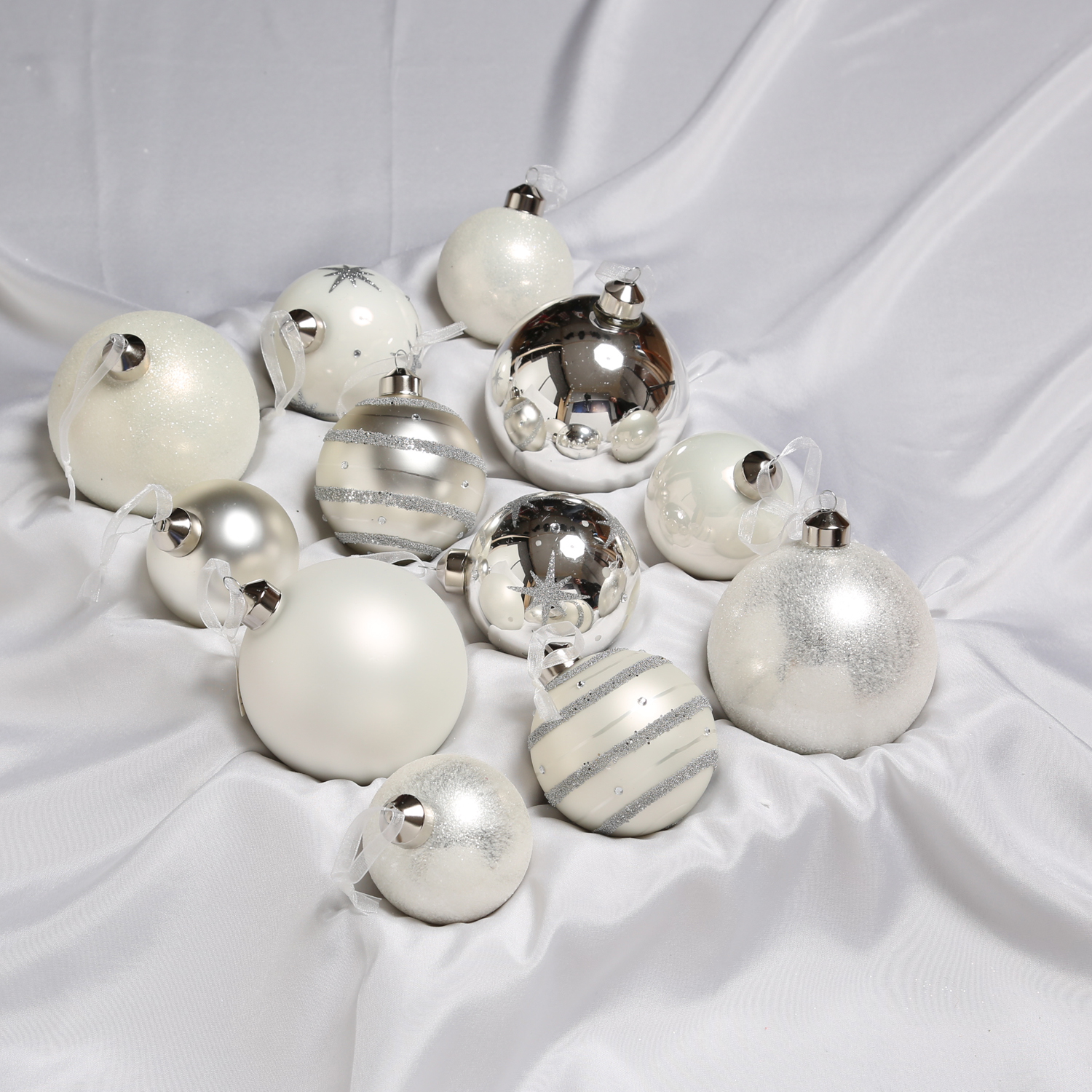 Christbaumkugel - Weihnachtsbaumkugel - Glas - D: 6cm - glänzend und matt - weiß