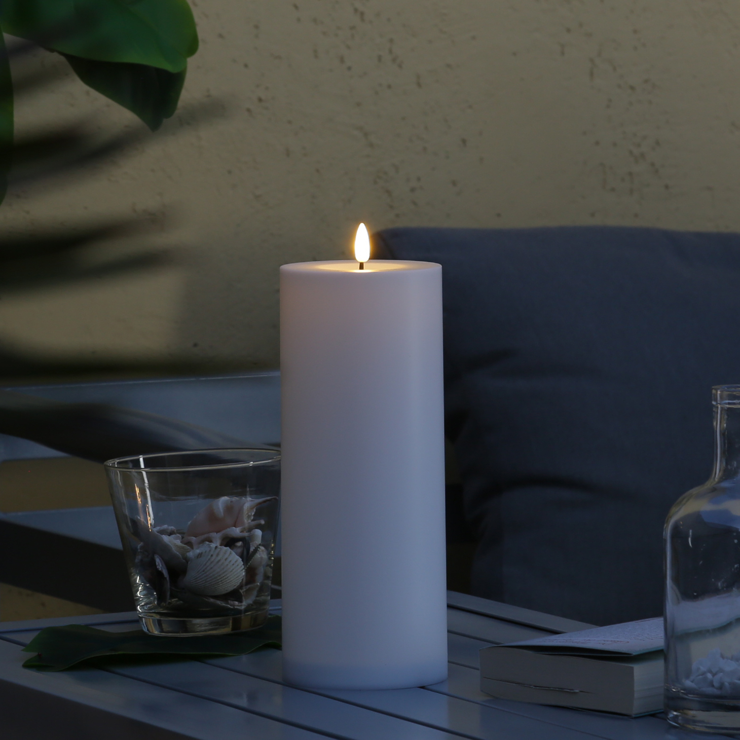 XXL LED Kerze - Outdoorkerze - H: 27,5cm/D: 10cm - Timer/Sensor - für Innen/Außen - weiß