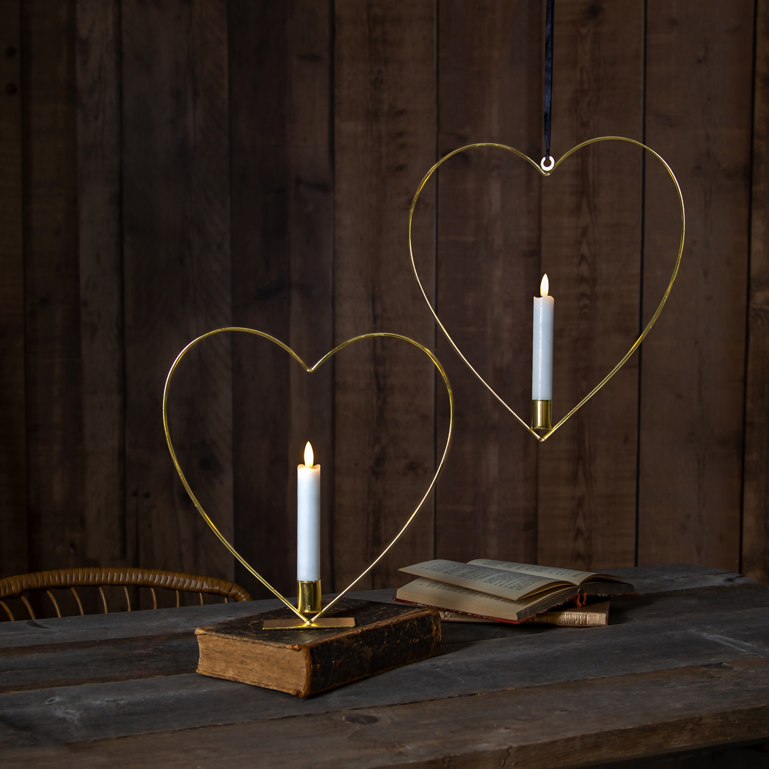 Dekoherz mit LED Kerze Flamme - Kerzenhalter - mit Aufhänger - hängend - Timer - Batterie - gold