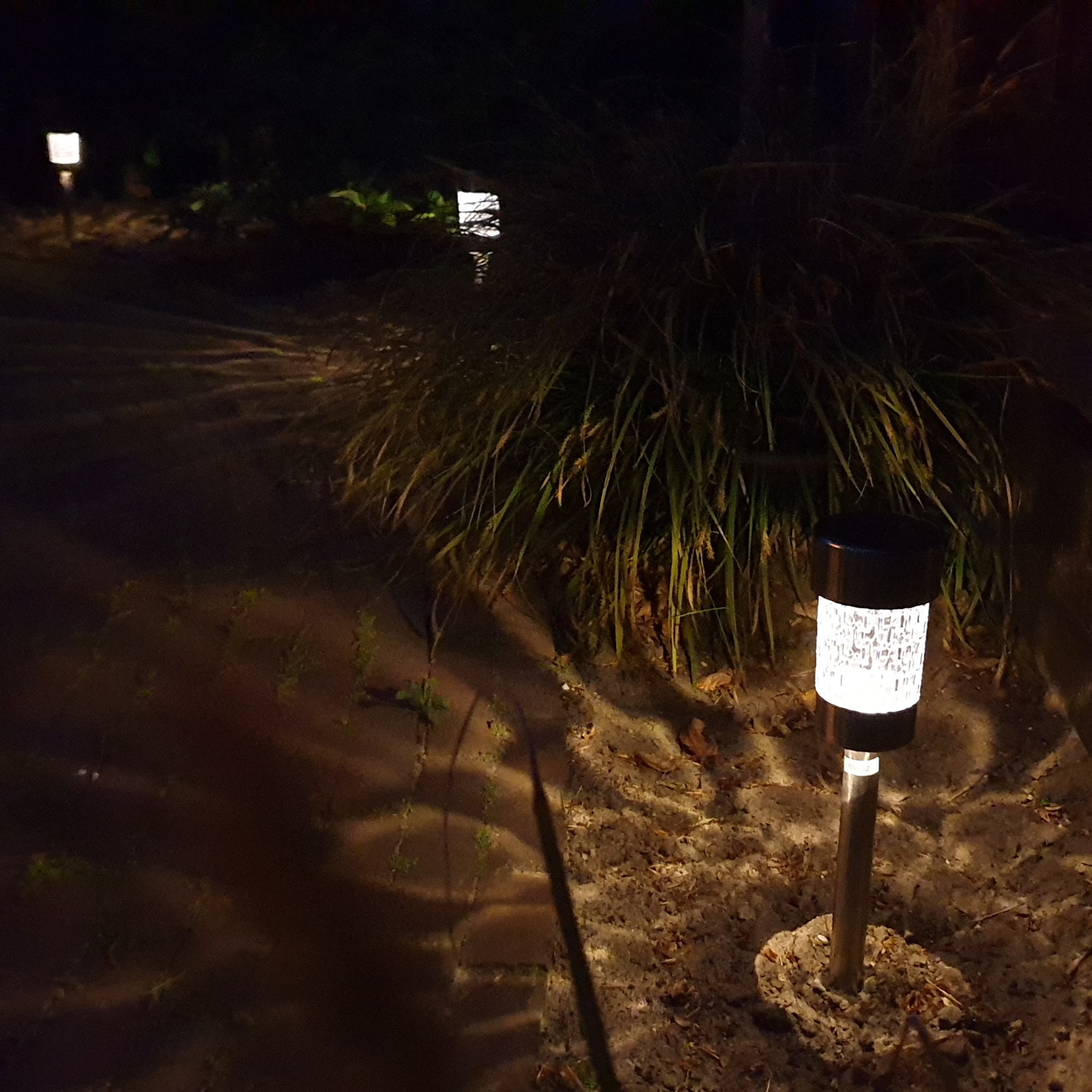 LED Solar Wegleuchte mit Erdspieß - Edelstahl - warmweiße LED - H: 15cm - silber - 1 Stück