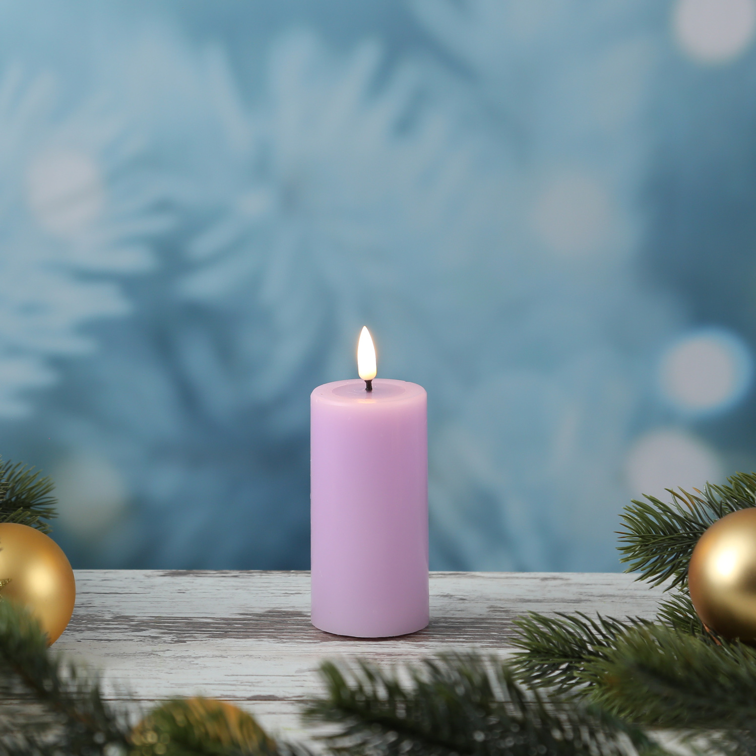 LED Stumpenkerze MIA - Echtwachs - realistische 3D Flamme - H: 10cm - D: 5cm - lavendel