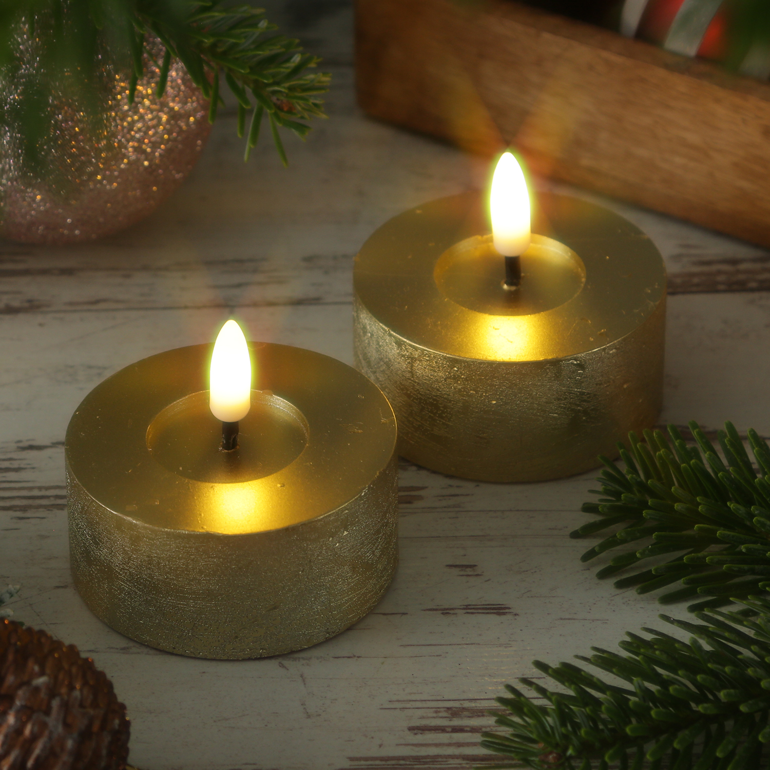 LED Maxi Teelichter LINA - Rustik-Optik - Echtwachs - Timer - D: 7cm - H: 6cm - gold - 2 Stück