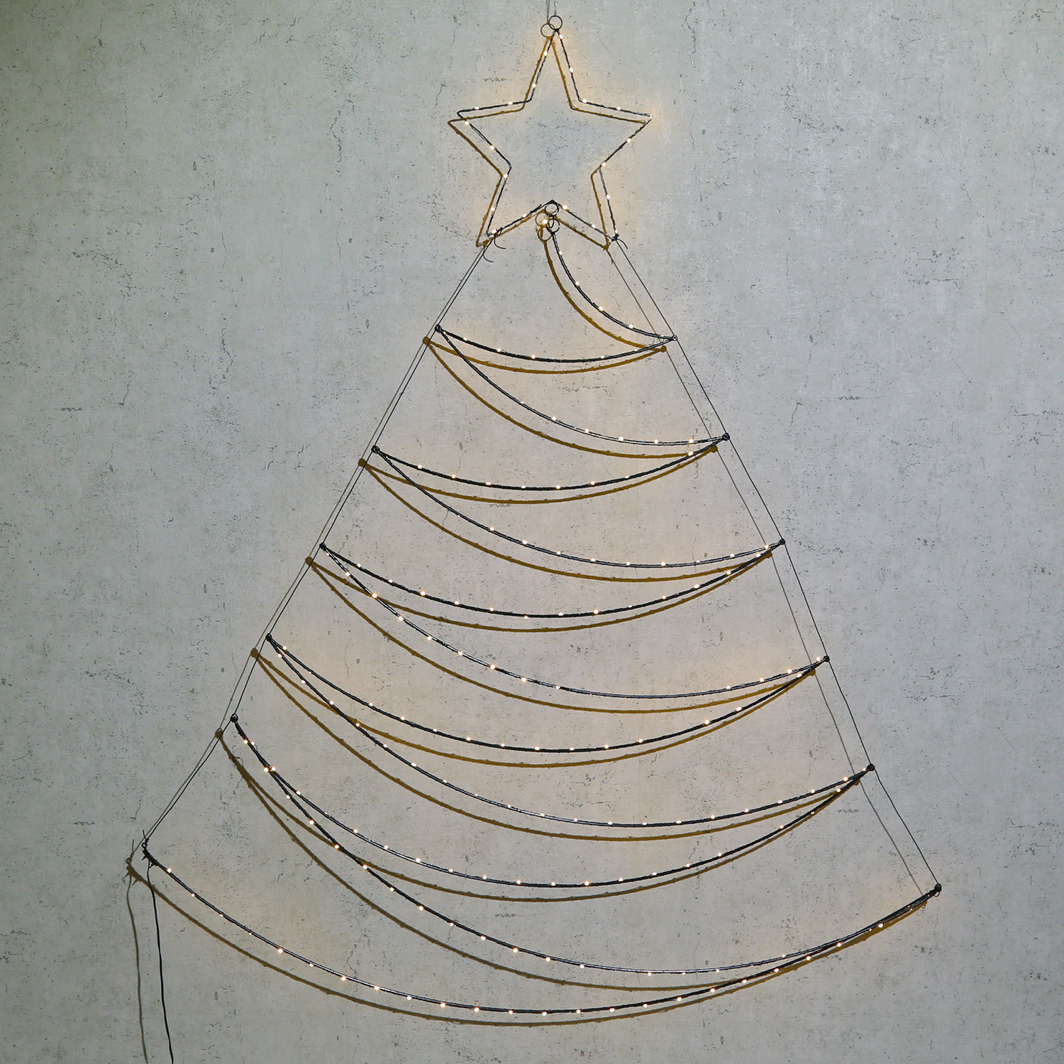 LED Tannenbaum - Wanddeko - zum Aufhängen - 200 bernsteinfarbene LED - H: 1,5m - Außentrafo