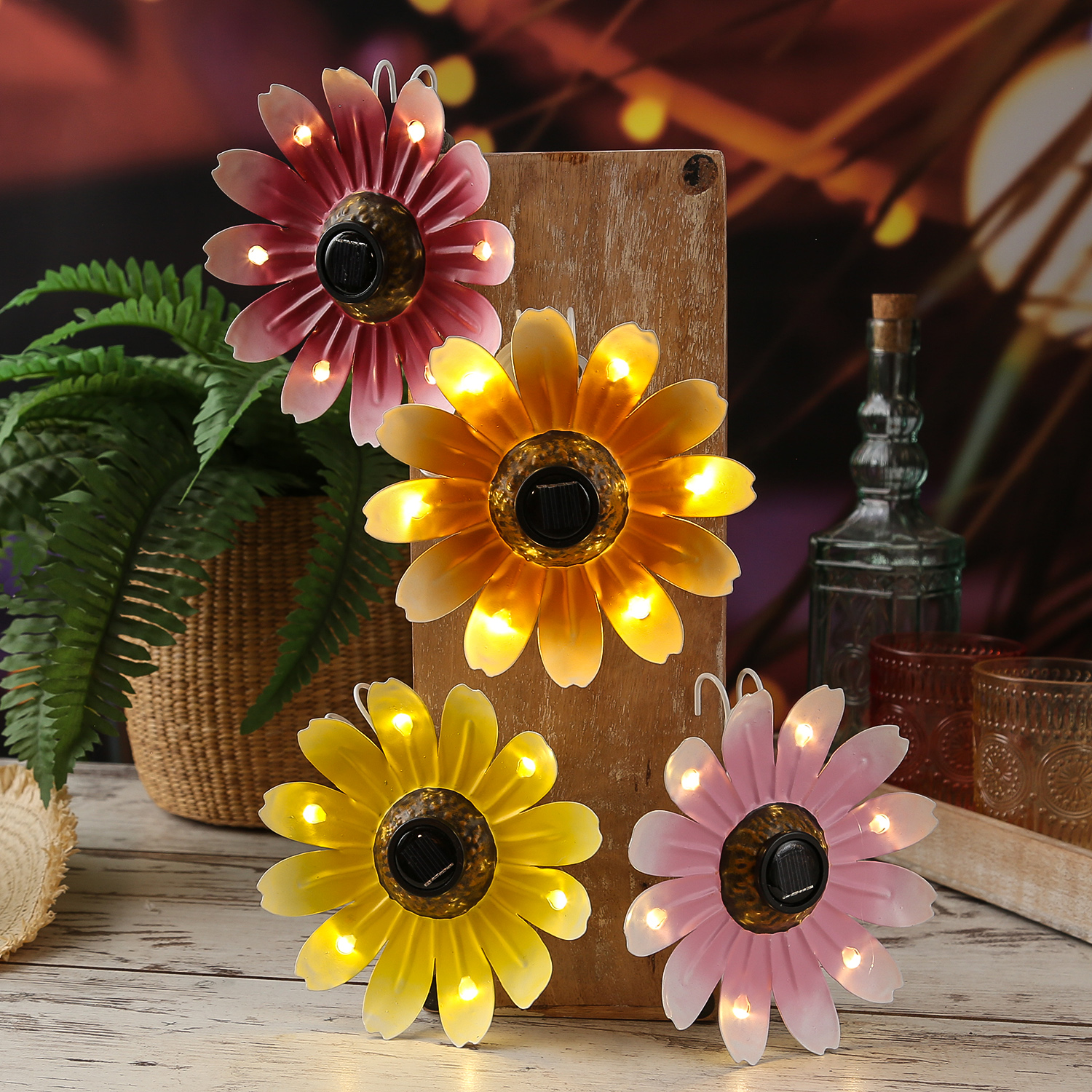 LED Solar Blume - hängend - Metall - 6 warmweiße LED - H: 14cm - Lichtsensor - gelb