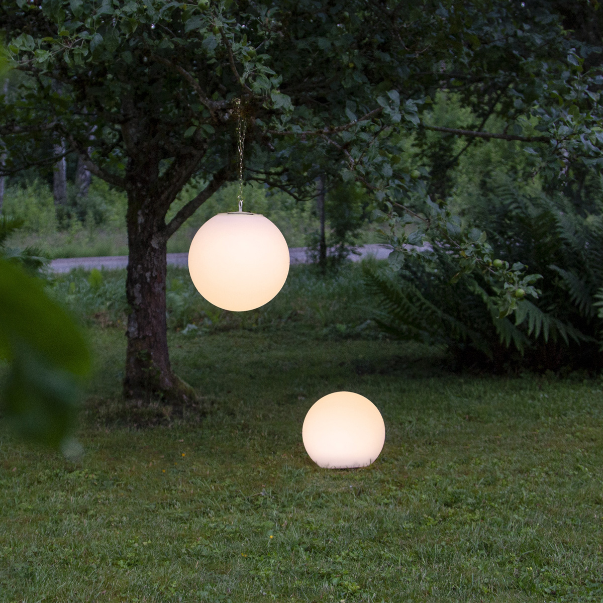 LED Solar Gartenkugel "Globy" - zum Aufhängen - H: 29cm, D: 30cm - 6 warmweiße LED - Lichtsensor