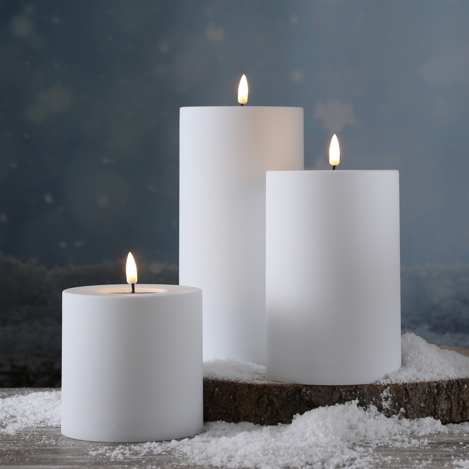 LED Stumpenkerze MIA - Kunststoff - realistische 3D Flamme - H: 20cm - D: 10cm - für Außen - weiß