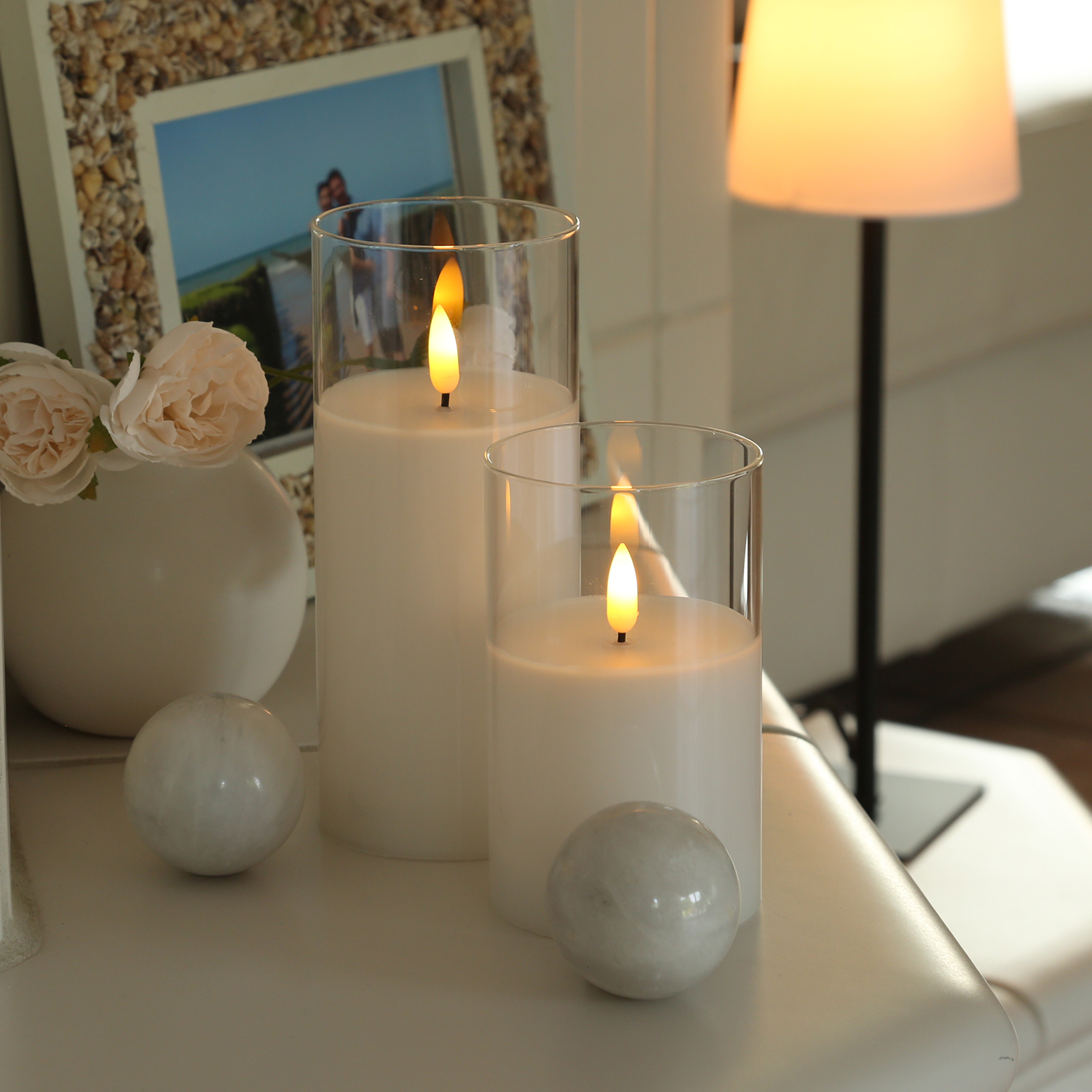 LED Kerze im Glas - Windlicht - Echtwachs - flackernde 3D Flamme - Timer - H: 17,5cm - D: 7,5cm