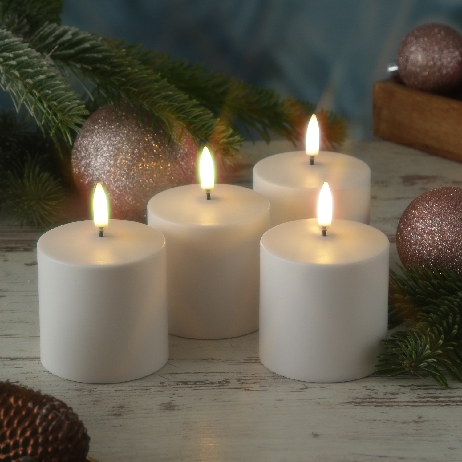 LED Kerzen - 4 wiederaufladbare LED Stumpenkerzen - H: 6,8cm - D: 6,8cm - Timer - weiß - für Außen