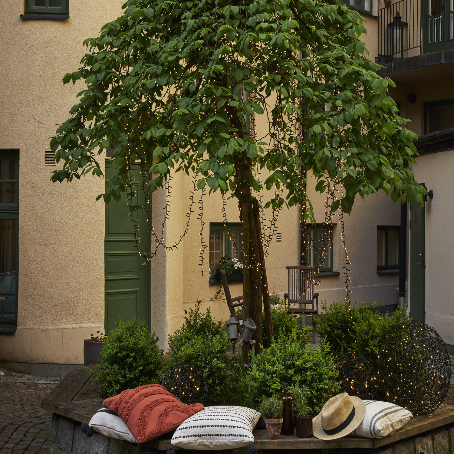 LED Lichterkette - Serie LED - outdoor - 800 ultra warmweiße LED - L: 16m - schwarzes Kabel