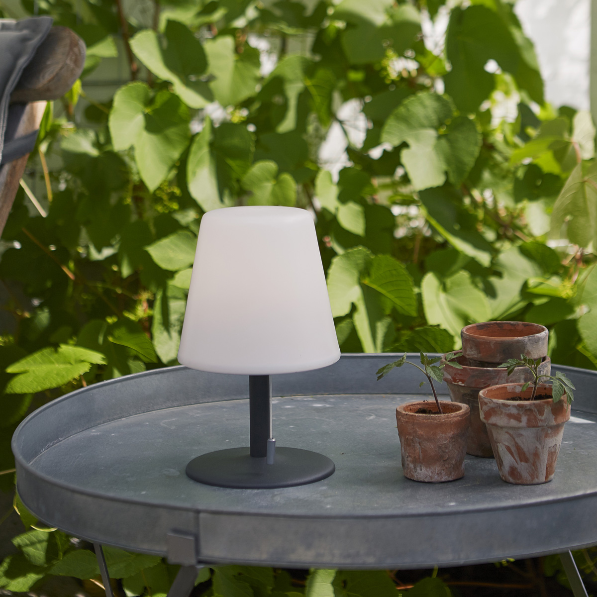 LED Solar Garten Tischleuchte - 3 Helligkeitsstufen - H: 22cm - Lichtsensor - für Außen