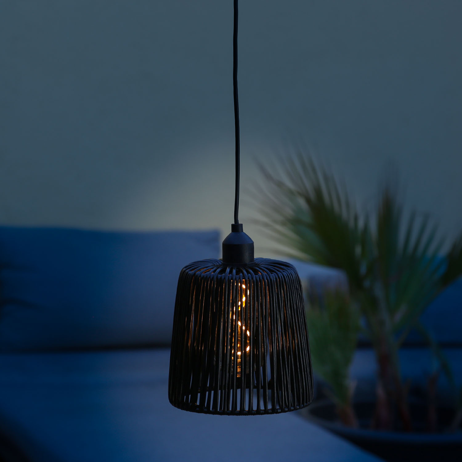 LED Hängeleuchte in Korboptik - Lampenschirm aus Kunststoffseil - D: 15cm - Batterie/Timer - outdoor