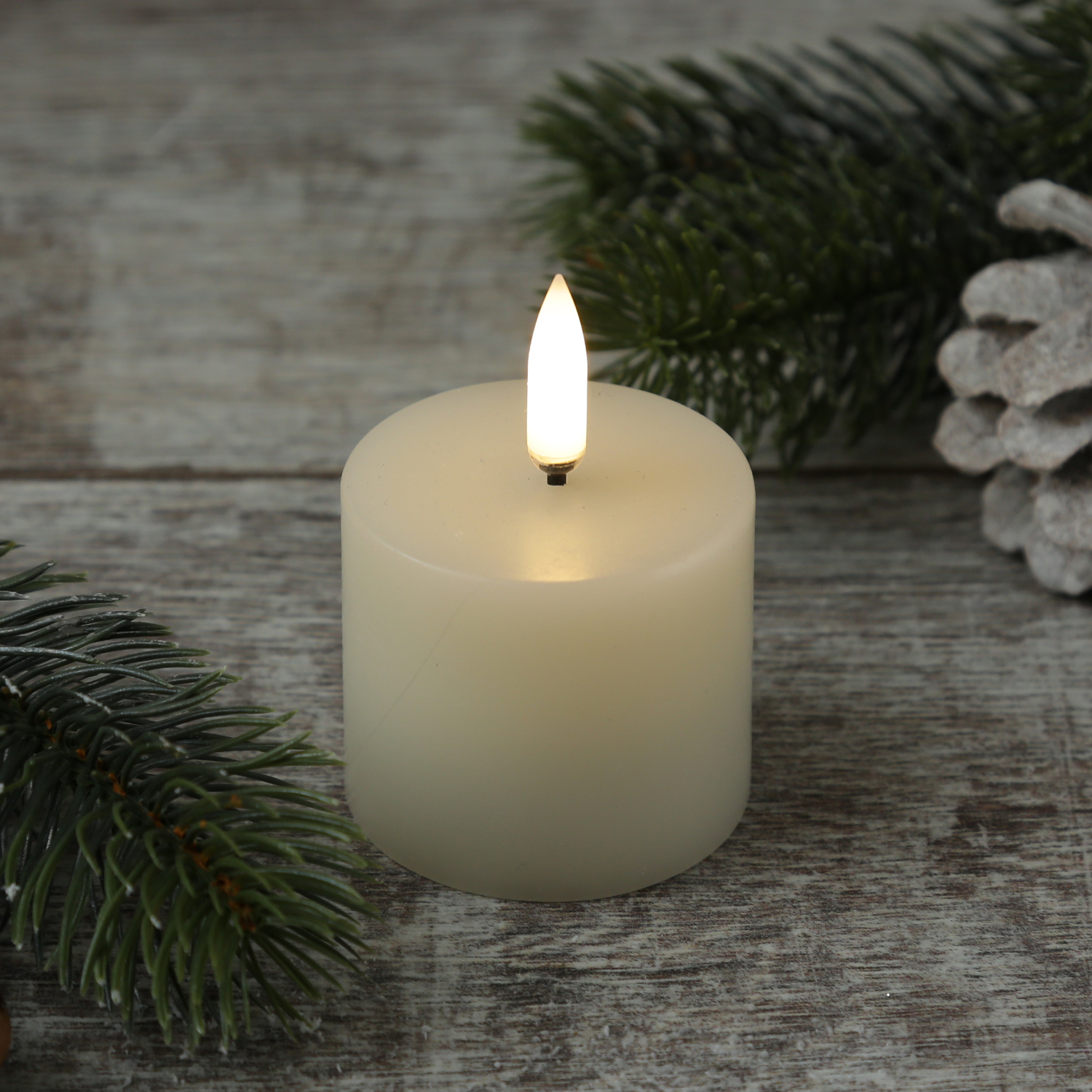 LED Mini Kerze THEA - Echtwachs - 3D Flamme - D: 5cm - H: 7,3cm - Timer - creme