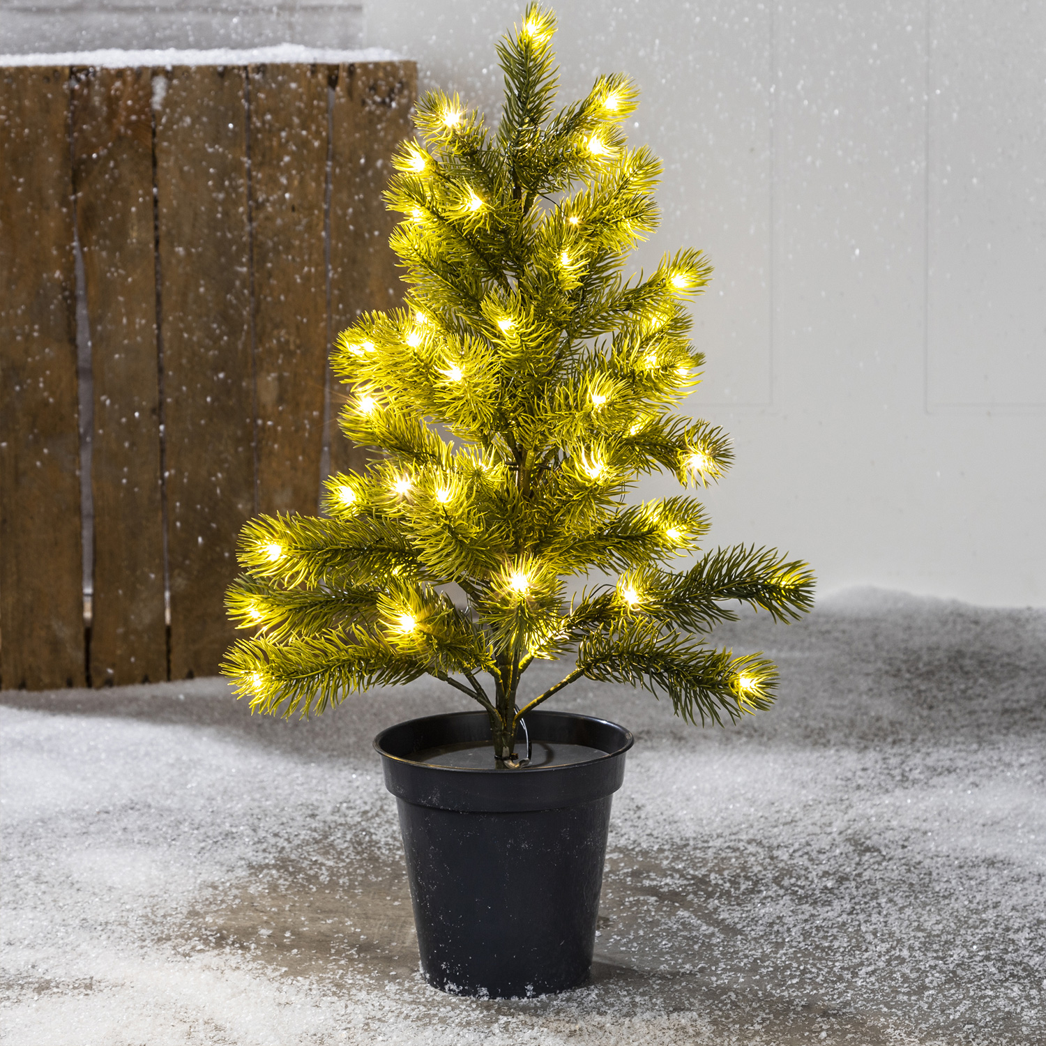 Deko Weihnachtsbaum im Blumentopf mit 50 warmweißen LED - H: 55cm - Batterie - Timer - außen