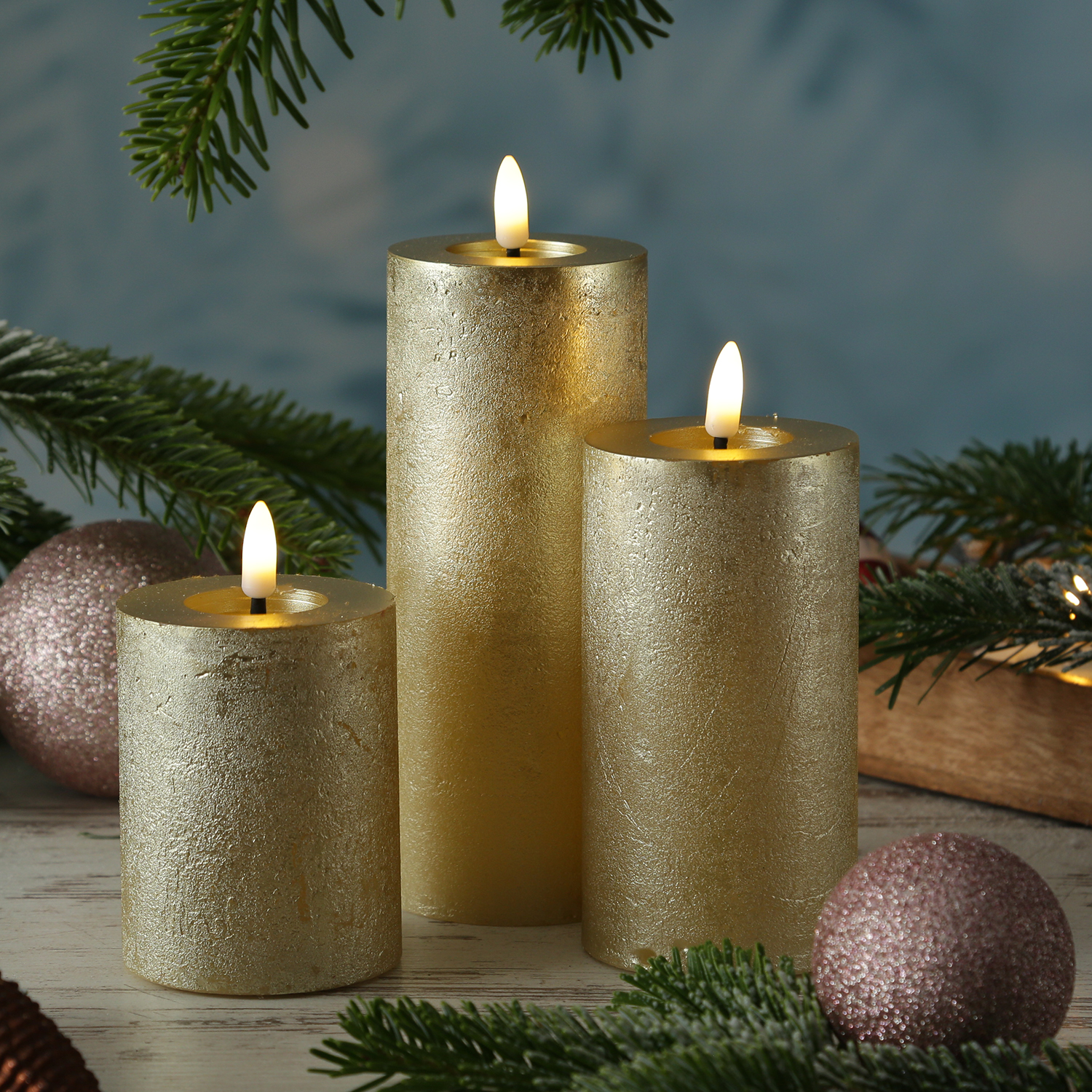 B-Ware LED Kerze LINA - Rustik-Optik - Echtwachs - 3D Flamme - H: 19cm - D: 7cm - Timer - gold