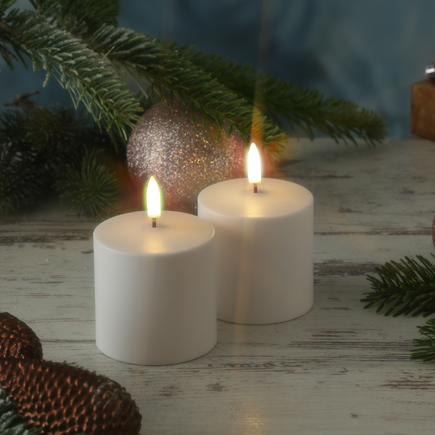 LED Kerzen - 2 wiederaufladbare LED Stumpenkerzen - H: 6,8cm - D: 6,8cm - Timer - weiß - für Außen