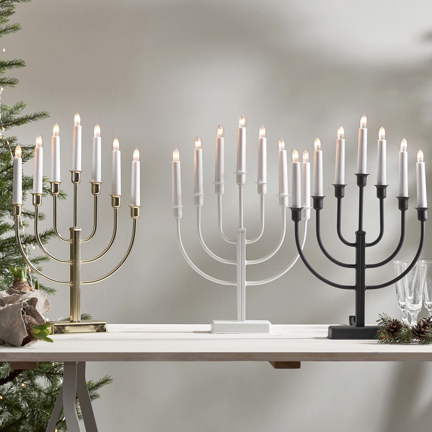 Kerzenleuchter KRISTINA - 7 Arme - warmweiße Lampen - H: 47cm - Schalter - Weiß