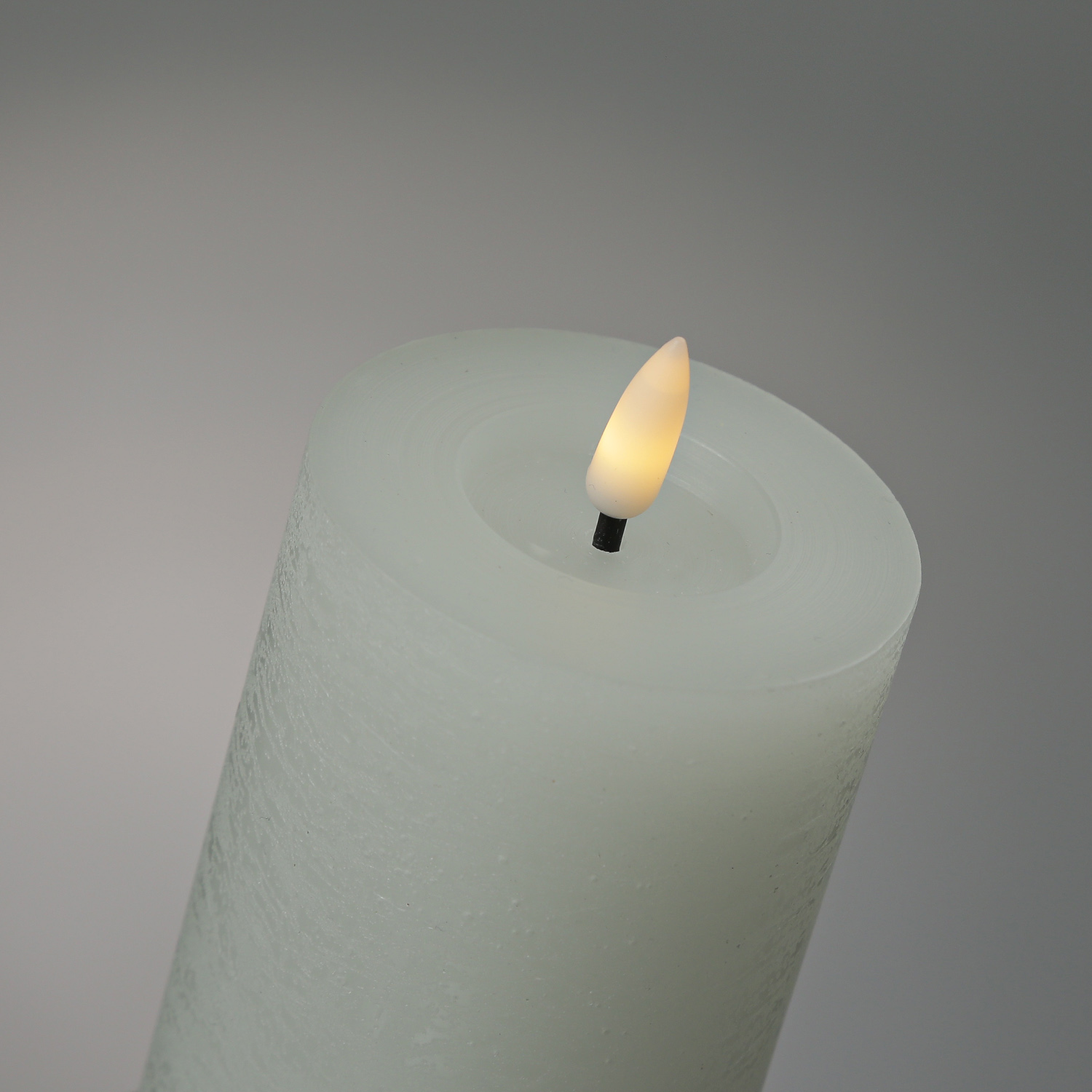 LED Kerze LINA - Rustik-Optik - Echtwachs - 3D Flamme - H: 11cm - D: 7cm - Batterie - Timer - weiß