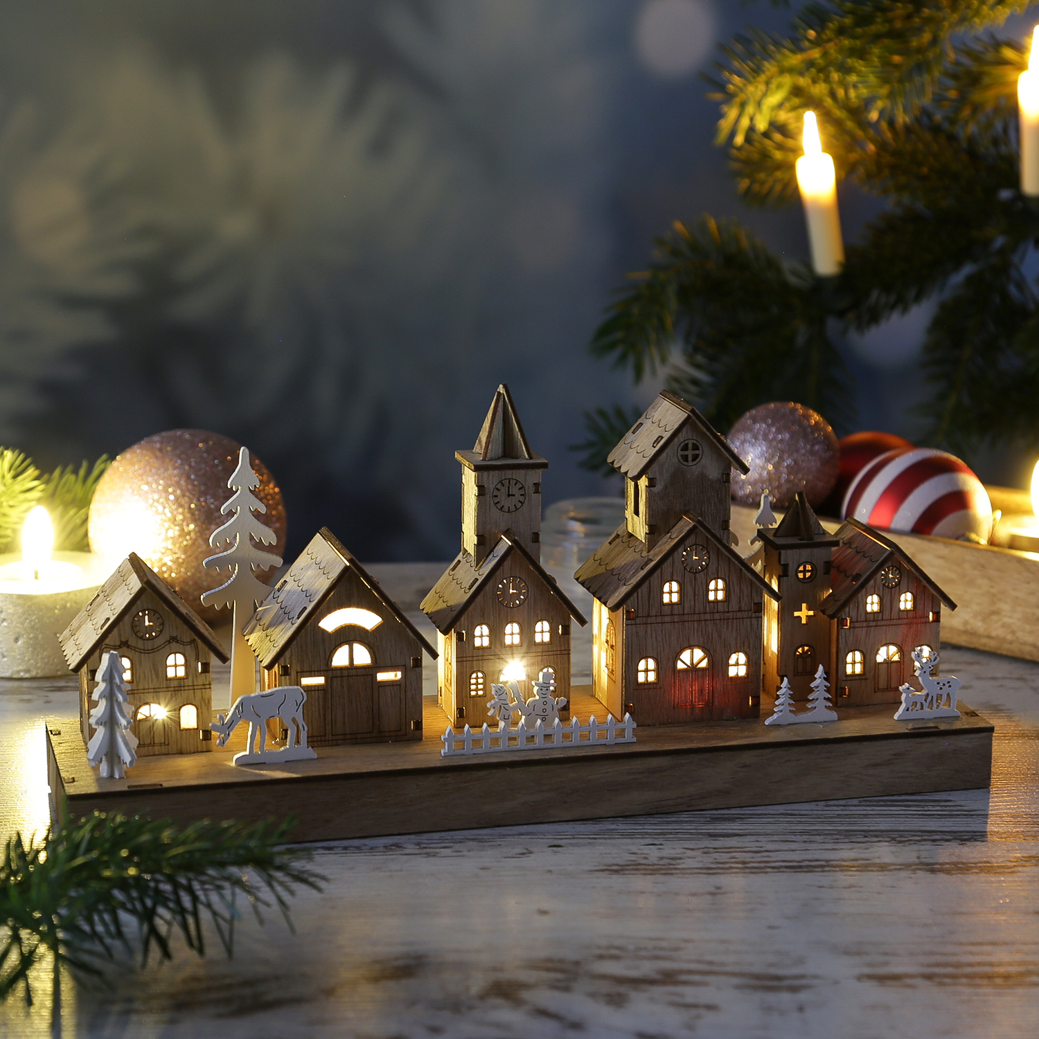 LED Holzdekoration Weihnachtsdorf - beleuchtete Winterlandschaft - L: 30cm - Timer - braun