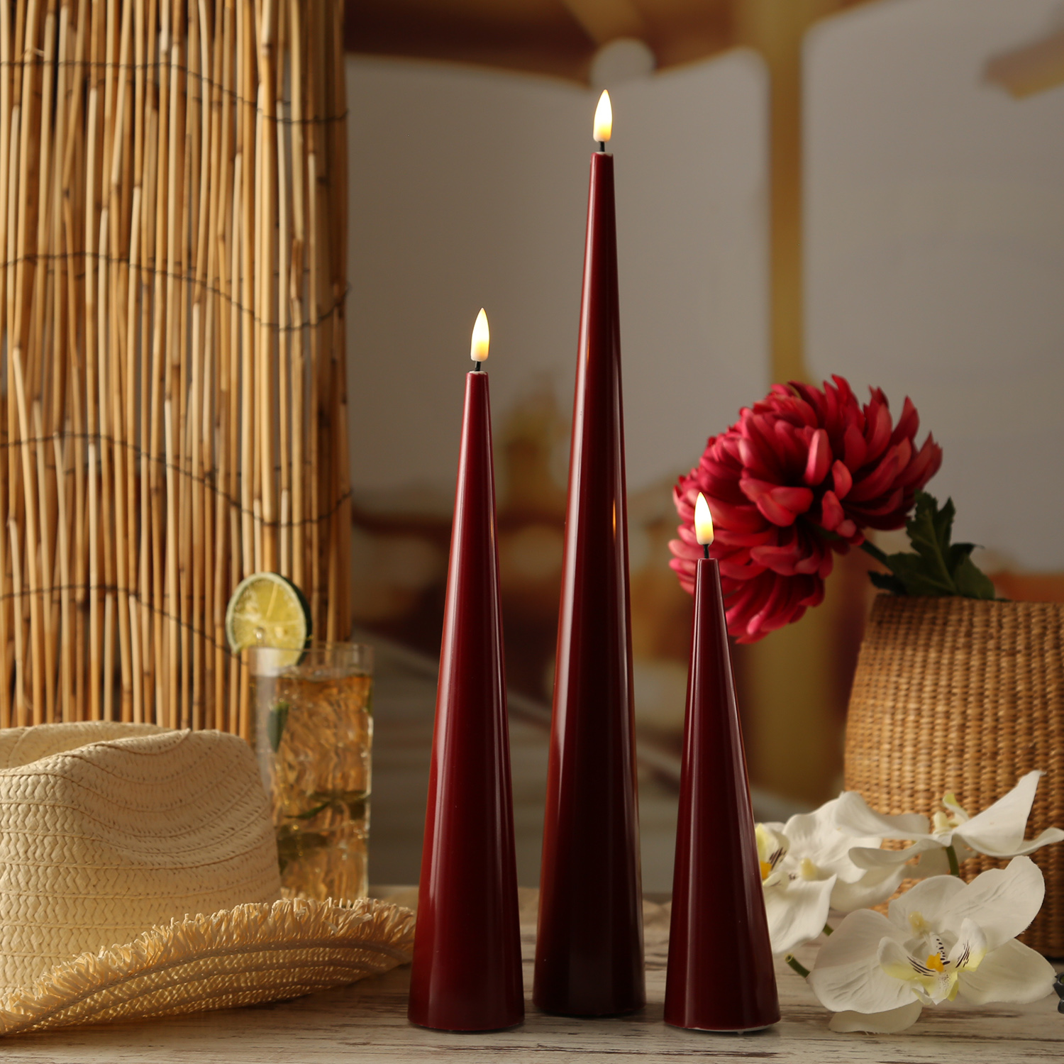 LED Kegelkerze LEA - Echtwachs - realistische 3D Flamme - H: 28cm - Batteriebetrieb - bordeauxrot