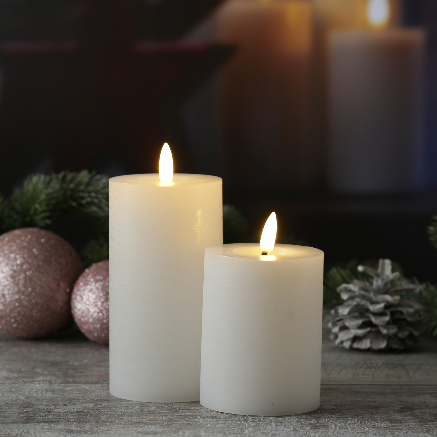 LED Kerze LINA - Rustik-Optik - Echtwachs - 3D Flamme - H: 11cm - D: 7cm - Batterie - Timer - weiß