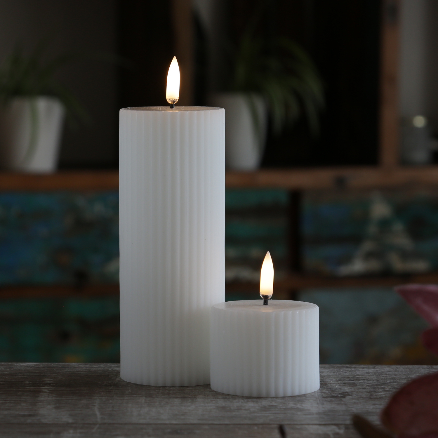 LED Kerze THEA - mit Rillen - Echtwachs - 3D Flamme - D: 5,8cm - H: 15,2cm - Timer - weiß LED Kerze THEA - mit Rillen - Echtwachs - 3D Flamme - D: 5,8cm - H: 15,2cm - Timer - weiß