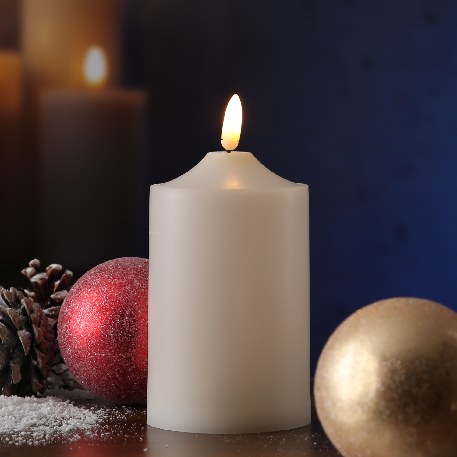 LED Stumpenkerze - Kunststoff - 3D Flamme - H: 15cm - D: 7,5cm - Timer - für Innen/Außen - creme